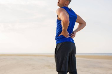 Arkada duygu acı adam