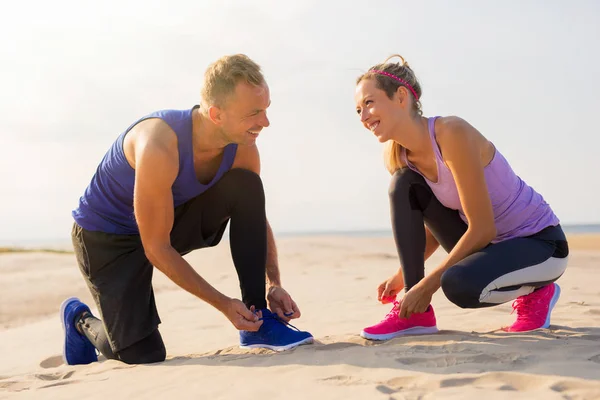 Kvinna Och Man Endurance Träning Utomhus — Stockfoto