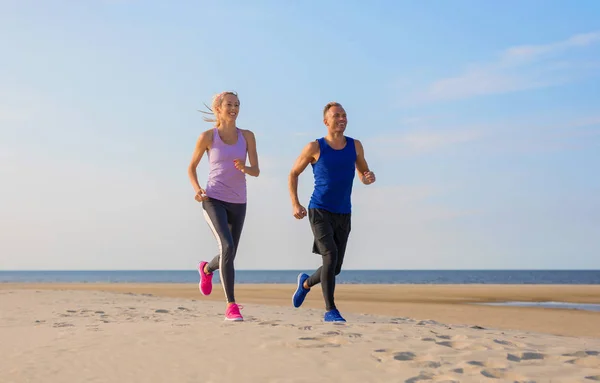 Man Woman Doing Fitness Exercises Together Outdoors — Stock Photo, Image