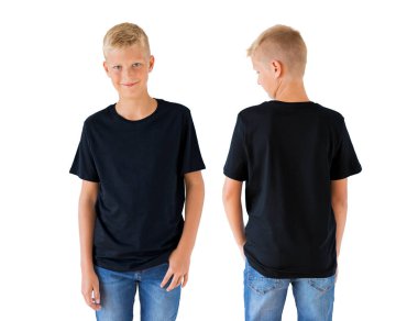 Çocuğun siyah t-shirt mockup şablonu