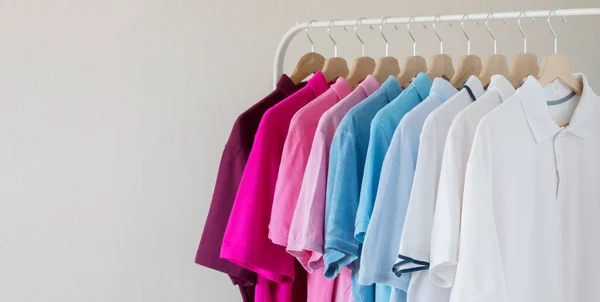 Camisas Masculinas Penduradas Fila Rack — Fotografia de Stock