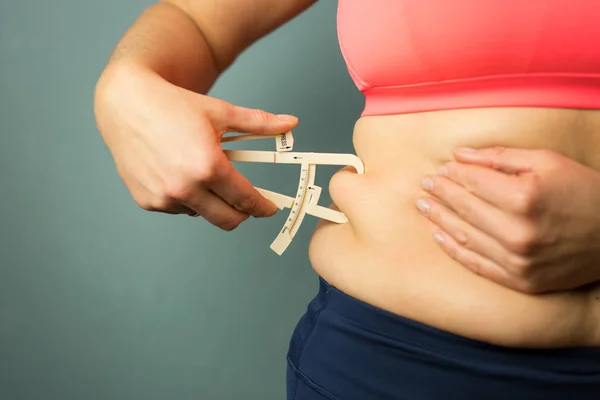 Woman Using Body Fat Caliper — Stock Photo, Image