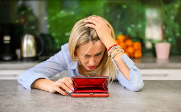 Sad Woman Empty Wallet — Stock Photo, Image