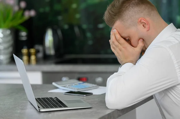 Homme Désespéré Aux Prises Avec Travail Les Finances — Photo