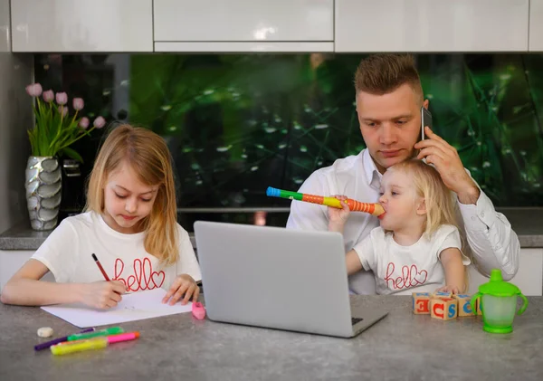 Father Two Daughters Trying Work Home — Stock Photo, Image