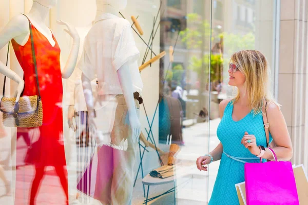 Woman Looking Store Windows Displaying Designer Fashion Clothes — Stock Photo, Image