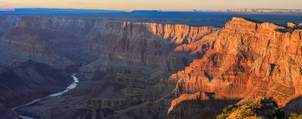 大峡谷从沙漠角度在黄昏的美丽景观 — 图库照片