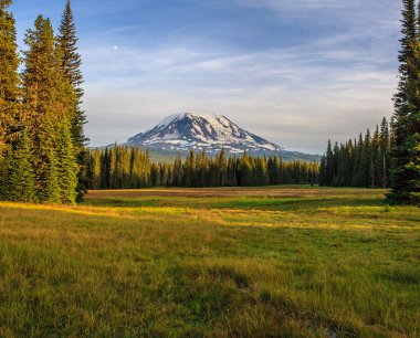 Güzel renkli görüntü Mount Adams