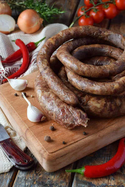 Traditional Smoked Sausage Ring Rustic Style Appetizing Sausages Made Pork — Stock Photo, Image