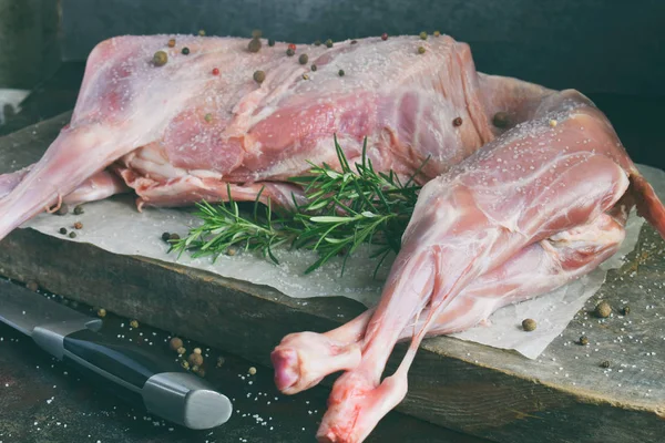 Agnello Crudo Intero Coltello Sulla Tavola Legno Carcassa Pecora Con — Foto Stock