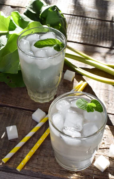 Verfrissend Drankje Van Gezonde Zomer Met Rabarber Pieplant Limonade Glas — Stockfoto