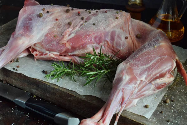 Agnello Crudo Intero Coltello Sulla Tavola Legno Carcassa Pecora Con — Foto Stock