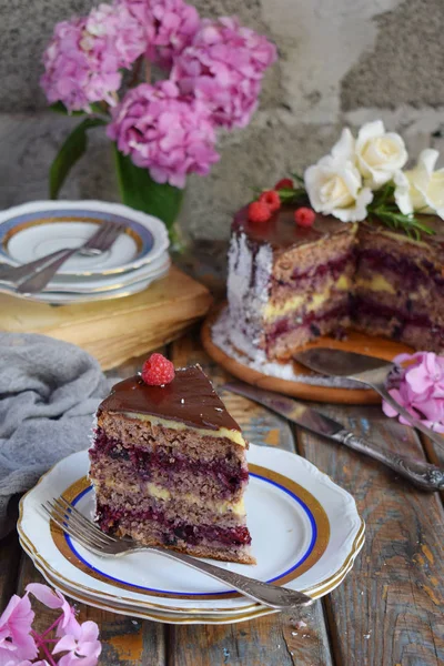 Torta Senza Glutine Senza Latticini Decorata Con Rose Bianche Cocco — Foto Stock