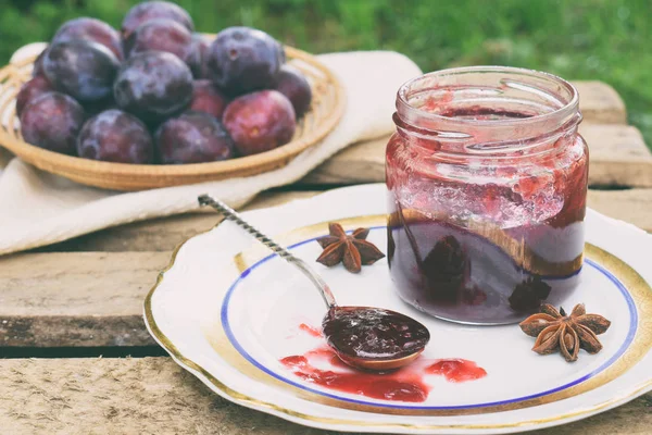 Plum Jam Met Steranijs Kaneel Fruit Marmelade Herfst Conservenindustrie Behoud — Stockfoto