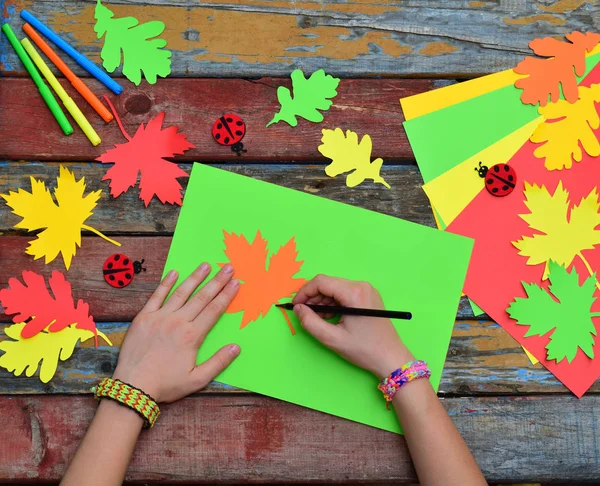 Ahornblatt Aus Farbigem Papier Mit Eigenen Händen Für Die Dekoration — Stockfoto