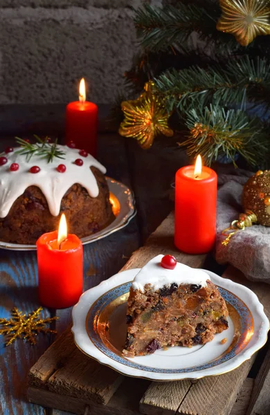 Traditioneller Englischer Weihnachtspudding Mit Winterbeeren Trockenfrüchten Nuss Festlichen Rahmen Mit — Stockfoto