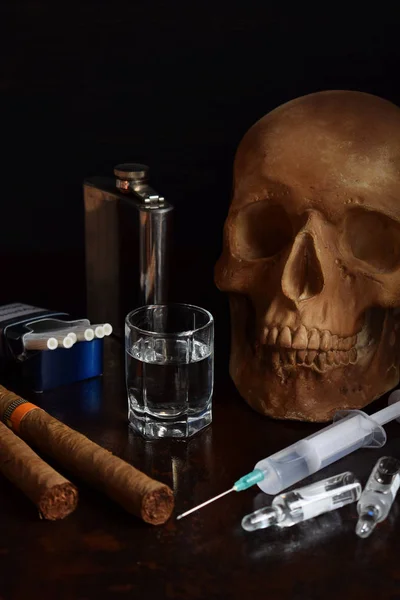 Human Skull Cigarettes Cigars Alcohol Drugs Dark Background Nicotine Addiction — Stock Photo, Image