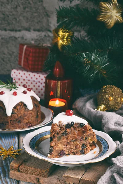 Traditioneller Englischer Weihnachtspudding Mit Winterbeeren Trockenfrüchten Nuss Festlichen Rahmen Mit — Stockfoto