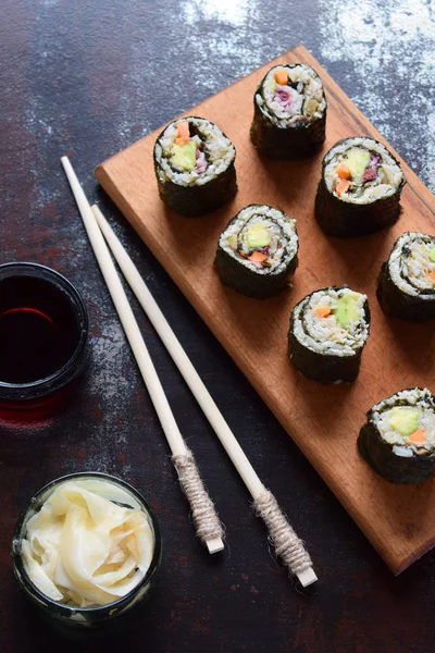 Sushi Coliflor Aguacate Atún Comida Tradicional Asiática Concepto Dieta Saludable — Foto de Stock