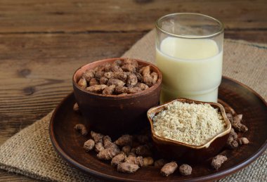 Chufa süt ve tigernut un. Süt alternatif türü. Vegan süt süt. Laktozsuz süt ve süt içecek. Laktoz intoleransı. Ücretsiz Gluten. Tahıl ücretsiz. Sağlıklı gıda. Superfood