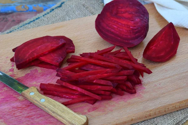 Remolacha Picada Rebanada Palo Remolacha Tabla Cortar Preparación Para Cocinar — Foto de Stock