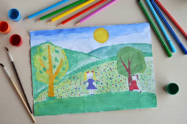 Dibujo infantil: paisaje primaveral. Niña con el ramo recoge flores en el césped florecido . —  Fotos de Stock