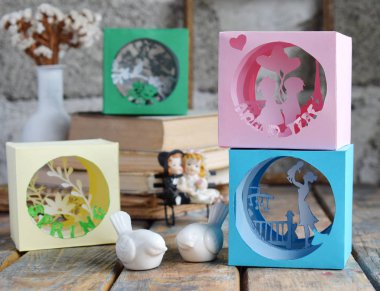 Tünel kitabı. Farklı tünel kitabının bileşimi. 3d tebrik kartı Bahar, Anneler Günü, Sevgililer Günü. Modern 3d origami kağıt sanat tarzı.