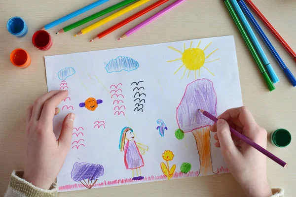 Disegno da bambini: Mondo magico. Fantasia. Fiori colorati insoliti, alberi, fate e animali . — Foto Stock