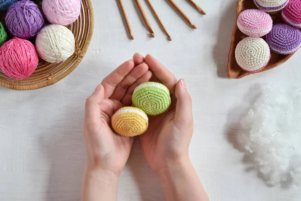 Making Crochet Amigurumi French Macarons Toy Babies Trinket Threads Needles — Stock Photo, Image