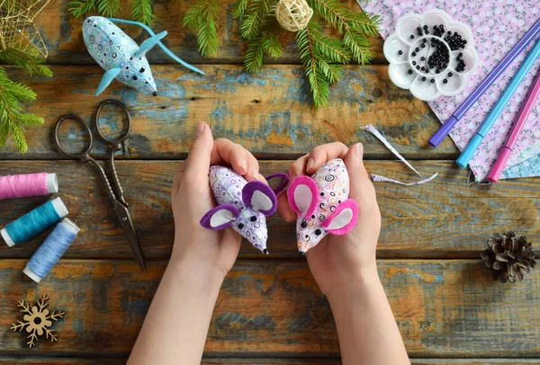 Making Felt Mouse Sewing Toys Your Own Hands Diy Concept — Stock Photo, Image