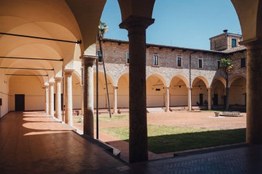 Ascoli Piceno, Marche, İtalya - 3 Haziran 2017: Biblioteca Comunale 