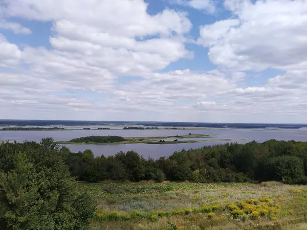 Maravillosa Vista Del Río Dniéper Con Islas Través Los Árboles — Foto de Stock