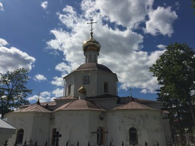 Moskova ve Moskova bölgesinde farklı kiliseler var..