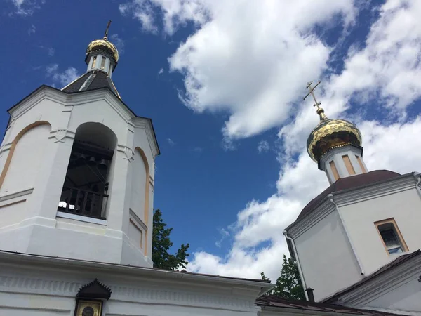 Moskova ve Moskova bölgesinde farklı kiliseler var..