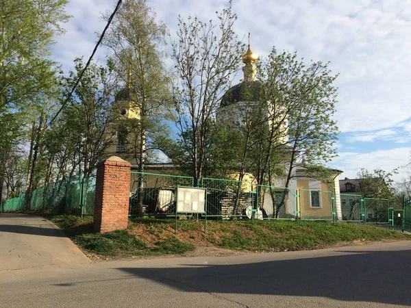 Moskova ve Moskova bölgesinde farklı kiliseler var..