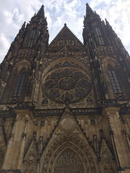 Şehrin, doğanın, sporun, futbolun farklı fotoğrafları.