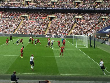Şehrin, doğanın, sporun, futbolun farklı fotoğrafları.