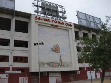 Şehrin, doğanın, sporun, futbolun farklı fotoğrafları.