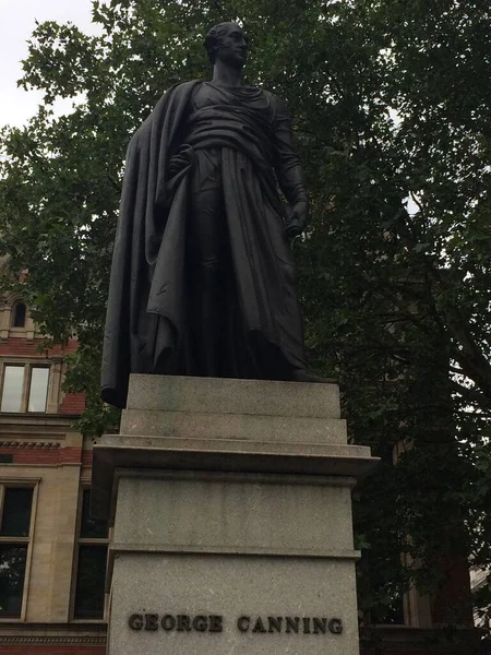 Şehrin, doğanın, sporun, futbolun farklı fotoğrafları.