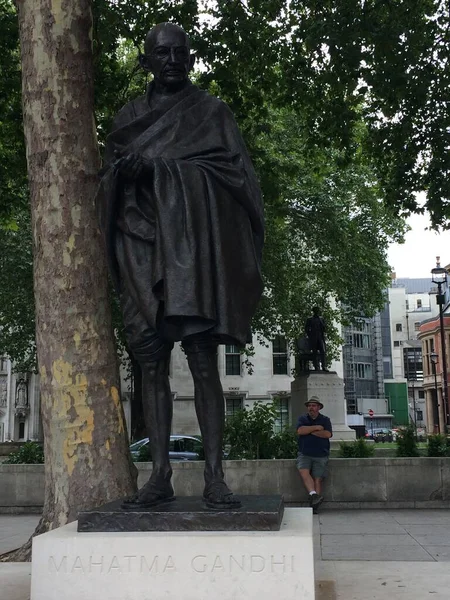 Şehrin, doğanın, sporun, futbolun farklı fotoğrafları.