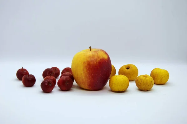 Belangrijkste Vruchten Van Herfst Gepresenteerd Een Ongewone Samenstelling — Stockfoto