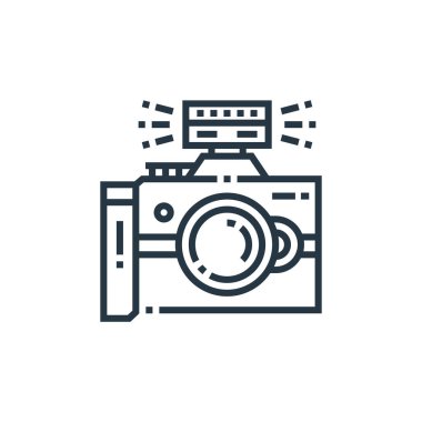 Fotoğraf konseptinden kamera flaş ikonu vektörü. Kamera flaş düzenlenebilir vuruşunun ince bir çizgisi. Web ve mobil uygulamalarda kullanmak için kamera flaş doğrusal işareti, logo, yazdırma ortamı.