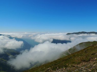 Georgia 'nın dağları bulutlarda