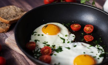 Tavada kızarmış yumurta..