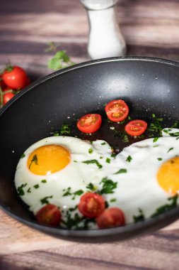 Tavada kızarmış yumurta..