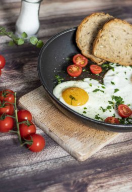 Tavada kızarmış yumurta..