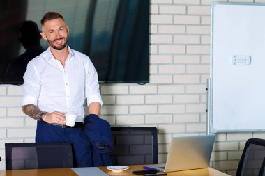 Ofisteki iş adamı..