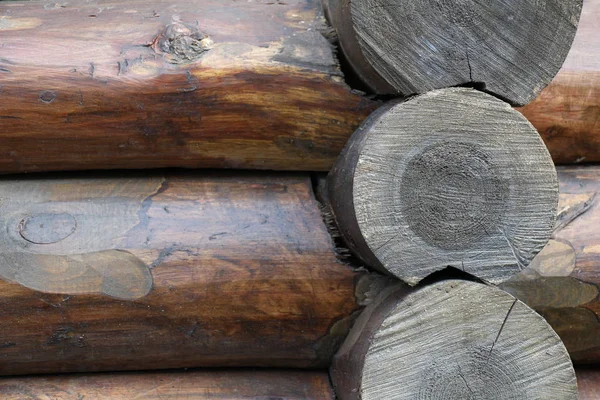 öğe bir ahşap evin günlükleri karanlıktan kahverengi yapılan