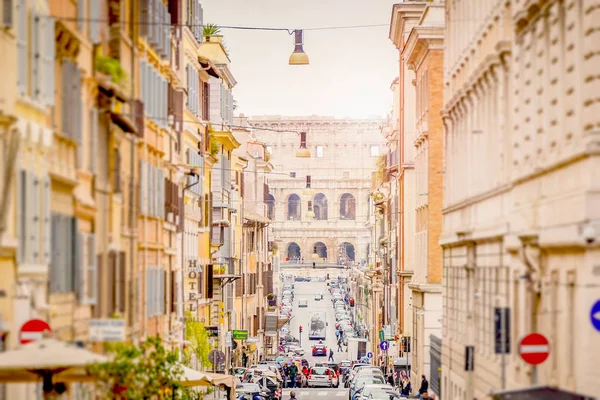 Roma Italia Marzo 2017 Colosseo Roma Alla Fine Una Strada — Foto Stock