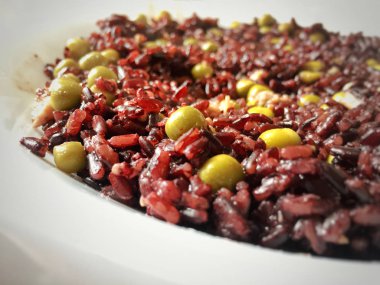 Bezelye ile İtalyan Venere siyah pirinç pişmiş